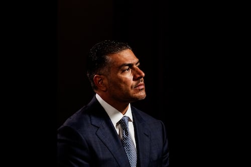 Felicitaciones, investigaciones, y la Injerencia Extranjera: Historia que se repite