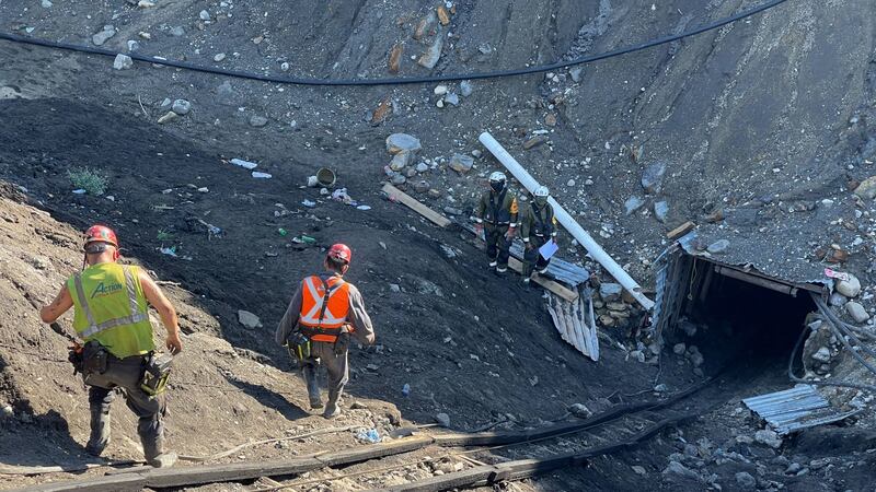 Rescatan cuerpo del cuarto minero tras accidente en Coahuila
