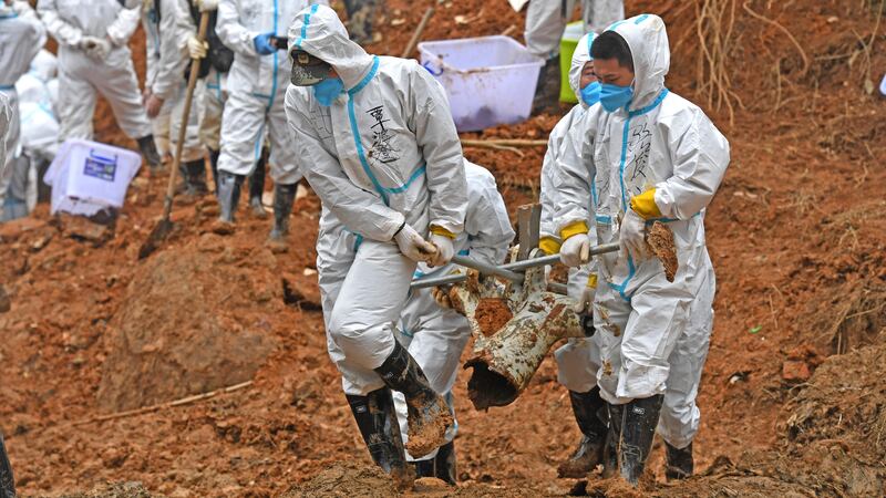 Encuentran segunda caja negra de avión estrellado en China