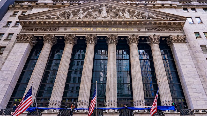 Wall Street cierra con ‘tono mixto’: Dow Jones gana 1.03%