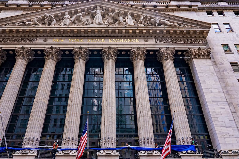 Precios del petróleo se ‘derrumban’ con declaración de Trump: Así están las acciones en Wall Street
