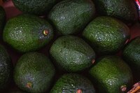 Deforestación y violencia acechan al negocio del aguacate en México