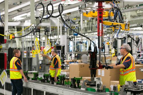 Pedidos de bienes de capital subyacente en EU caen en mayo