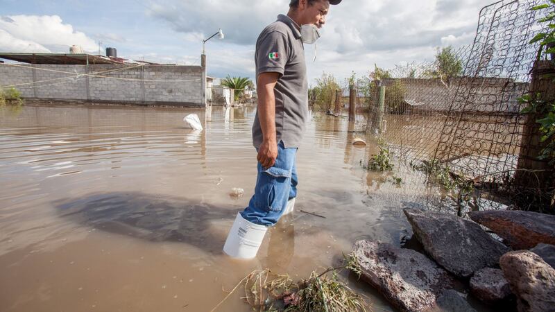 Río Tula se desborda de nuevo y evacúan a 80 personas