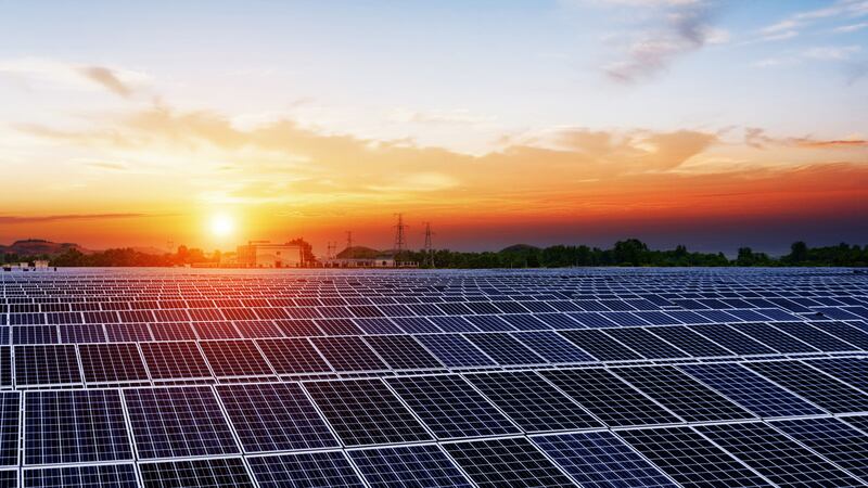 Producción de energía solar disminuyó 80% a causa del eclipse solar