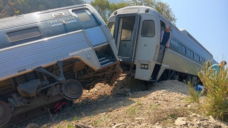 Tren Interoceánico ‘no aprende’: Vagón de carga se descarrila en misma zona de mortal accidente en Oaxaca
