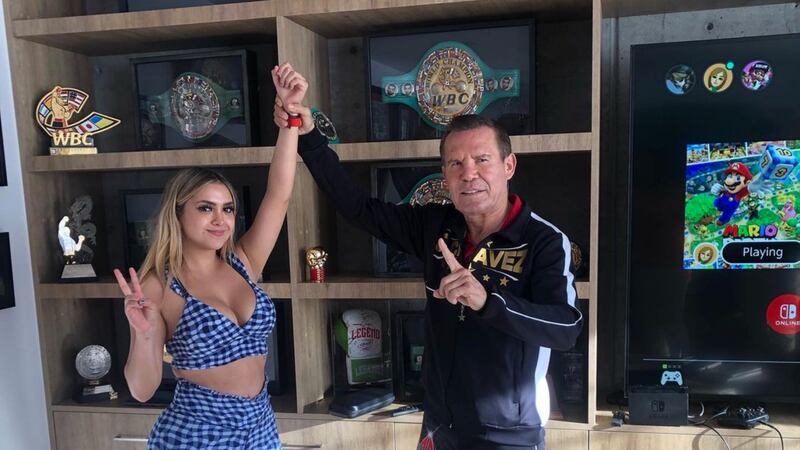 Julio César Chávez preparó a Ari Gameplays para pelea de box; la streamer ganó