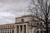 Fed advierte por riesgos de ‘ir muy rápido’: ¿Qué pasaría con un recorte anticipado a la tasa?