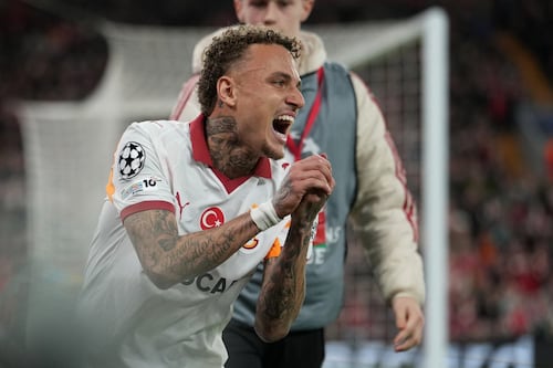 Pesadilla en la Champions: Así fue la terrible lesión de Noa Lang; casi pierde un dedo en partido