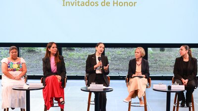 Claudia Curiel de Icaza, secretaria de Cultura, encabezó la conferencia de prensa donde anunció a los invitados que formarán parte de la edición 53 del Festival Internacional Cervantino. Libia Dennise García, gobernadora de Guanajuato. La embajadora de Reino Unido en México, Susannah Goshko. (Foto / NICOLÁS TAVIRA)