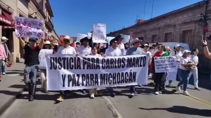 Estudiantes de Morelia y Uruapan marchan para exigir justicia por el asesinato del alcalde Carlos Manzo