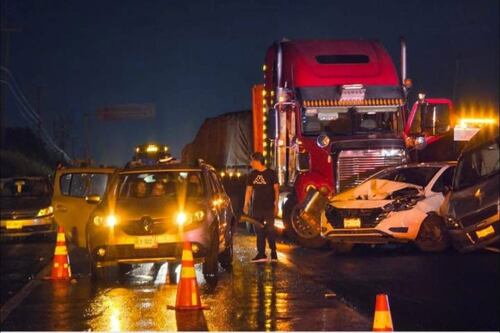 Carambola en la ‘autopista del Sol’: Choque provoca caos en la Cuernavaca-Acapulco