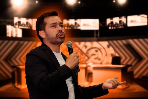 Máynez ‘encara’ a Xóchitl: ‘¿Cómo vas a enfrentar a delincuentes si los tienes en listas pluris?’