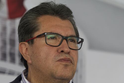 Monreal da ‘cachetada con guante blanco’ a Ackerman