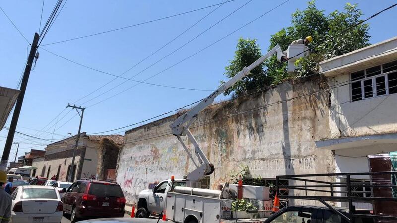 Trabajadores de CFE son desalojados a balazos en Zitácuaro, Michoacán