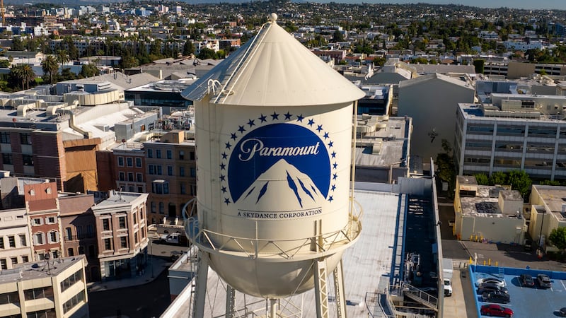 Paramount arranca ‘gira de permisos’: Pide a Unión Europea aprobar compra de Warner Bros.