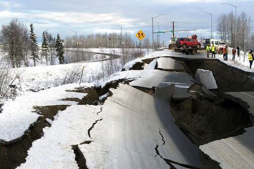 Gobernador de Alaska emite declaración de desastre tras sismo de magnitud 7