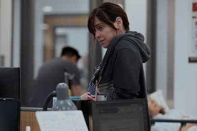 La Dra. Cassie McKay es interpretada por Fiona Dourif en las dos temporadas de 'The Pitt'. (Foto: HBO/WB/Press)