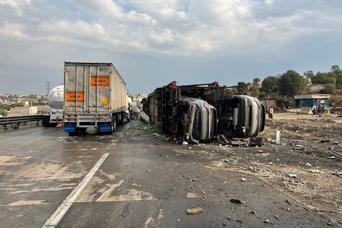 (VIDEO) Carambola en la México-Querétaro cierra carriles rumbo a CDMX: Choque fue entre un trailer y autos
