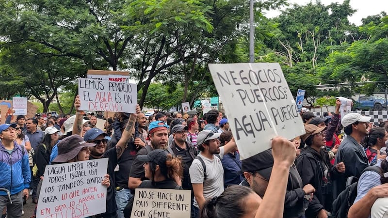 Morena exige la libertad de los presos tras las protestas por agua sucia en Guadalajara