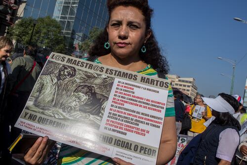 Maestros de la CNTE instalan plantón en inmediaciones de la Segob