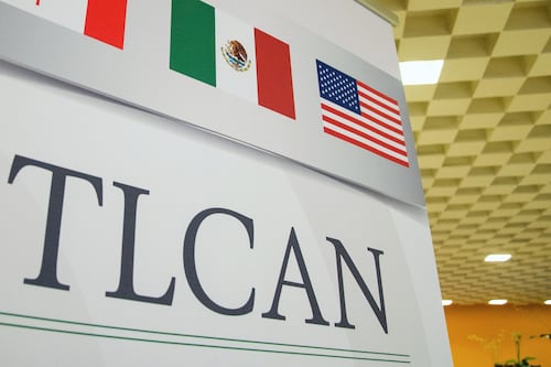 El peso gana, a pesar de 'luces y sombras' en TLCAN