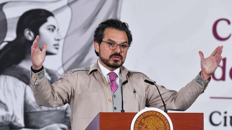 Zoé Robledo, director del IMSS, pide perdón a padres de bebés fallecidos en hospital de Durango