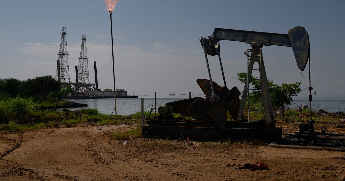 Crudo venezolano rechazado por compradores chinos por sanciones de EEUU