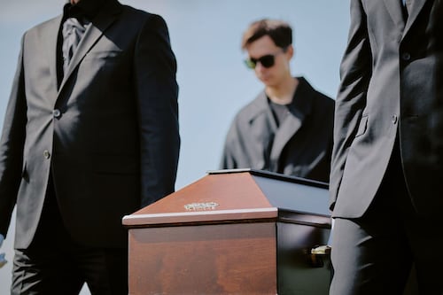 Este trastorno neurológico dio origen a los velorios: ¿Qué es la catalepsia y cuáles son sus síntomas?