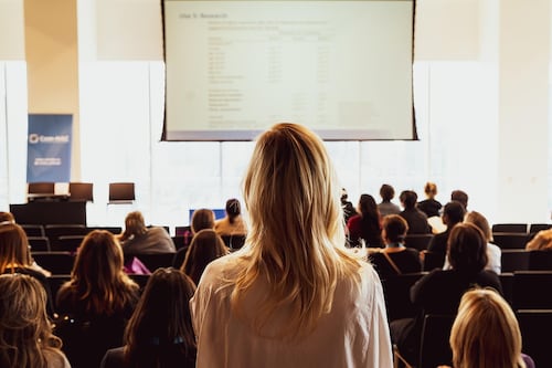 La industria de eventos hacia 2026: del espectáculo logístico a la Economía del Significado