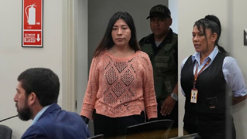 Sin salida de Perú: Juez ordena captura internacional contra Betssy Chávez asilada en embajada de México