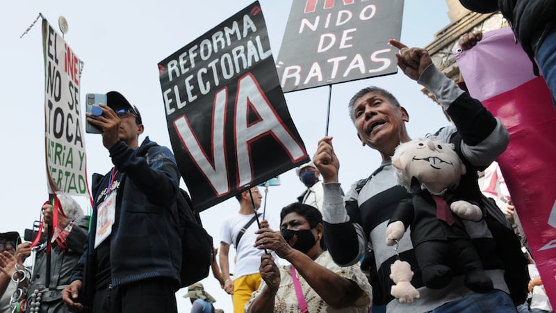 Plan B de reforma electoral de AMLO: juez otorga primer amparo