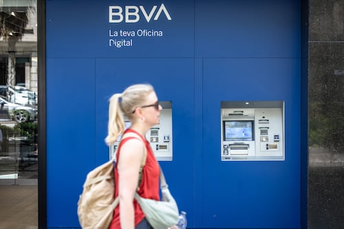 Para que apliques el ‘tarjetazo’ a gusto: Estas son las comisiones que BBVA bajará en el extranjero