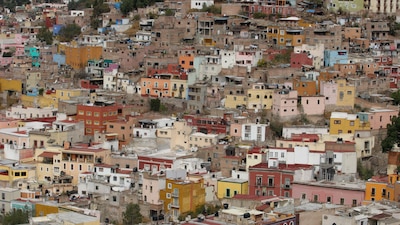 Vista aérea de la ciudad de Guanajuato, región que advirtió que seguirán las escuelas militares pese a la prohibicion de la SEP (Foto: RICARDO CASTELAN/CUARTOSCURO)