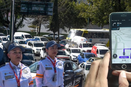 ‘Por eeeso, joven’: Usar Waze en Edomex te puede costar más de 2 mil pesos; esto dice el Reglamento