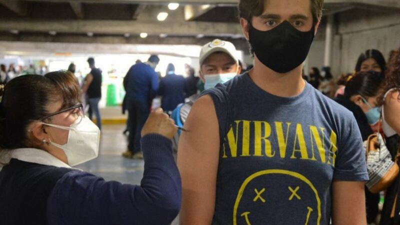 Vacunación COVID para adolescentes de 15 a 17 años inicia la próxima en CDMX