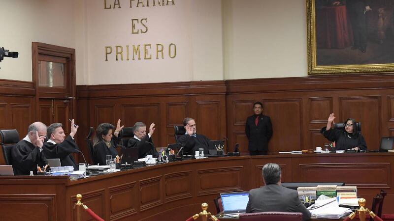 Reta AMLO a que ministros marchen y ‘que les dé el Sol’