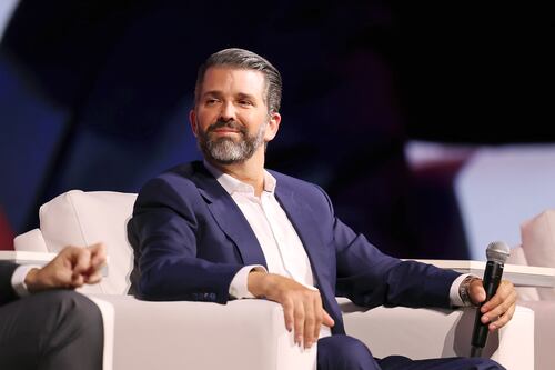 Empresa vinculada a Trump Jr. promociona ventas a farmacéuticas tras orden del presidente de EU