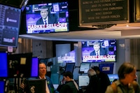 Wall Street cierra ‘angustiado’ en espera de datos económicos de EU