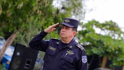El Jefe de policía de El Salvador, Mauricio Arriaza Chicas falleció en un accidente aéreo.