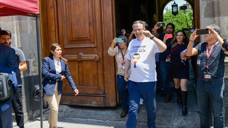 Ebrard ‘revela’ su plan B: ‘Es invitar a Claudia como secretaria de Gobernación’