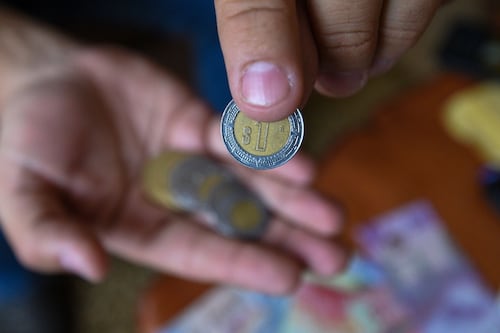 Peso pierde 10 centavos ante el dólar en la semana: ¿En cuánto cerró el tipo de cambio HOY?