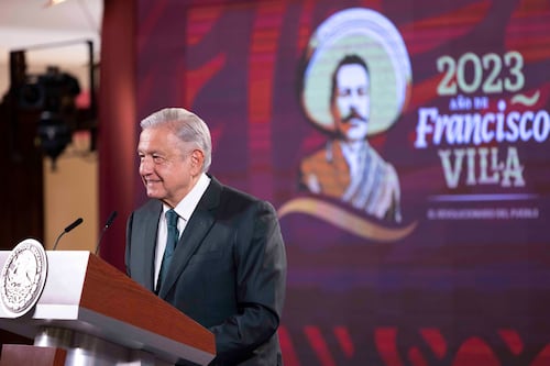 Protesta de maestros frente Palacio Nacional: AMLO asegura que ya fueron atendidos