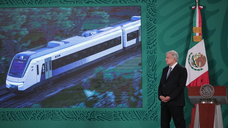 Sobrecostos de ‘megaobras’ de AMLO presionan finanzas de México, reconoce Hacienda
