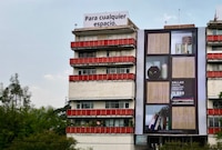 Nueva estética urbana: Transforman un billboard de Periférico en espacio con arte