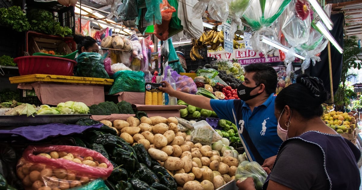 Inflación mexicana se desacelera más de lo esperado, respaldando recorte de tasas de Banxico
