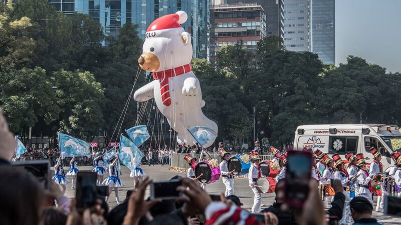 Horarios y estaciones de transporte cerradas por el Desfile Navideño en CDMX