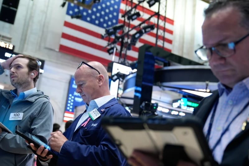 Wall Street abre ‘sigiloso’ tras amenazas de Trump a Irán: ¿Cómo opera HOY?