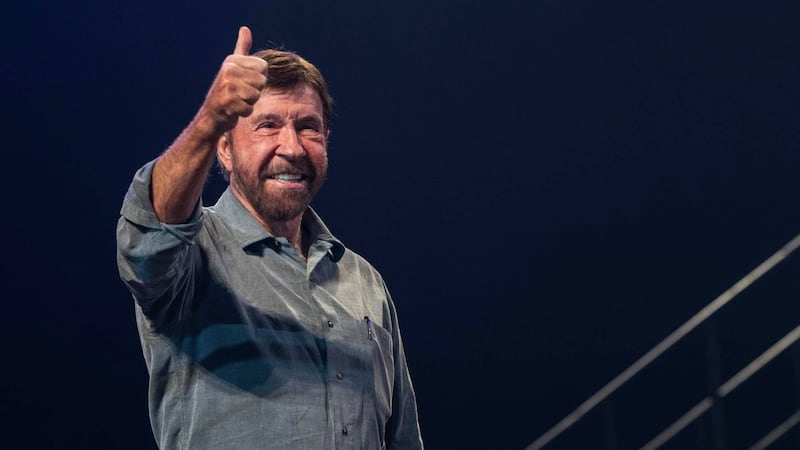 ¿Qué le pasó a Chuck Norris? Esto sabemos de su ‘repentino fallecimiento’ a días de celebrar su cumpleaños