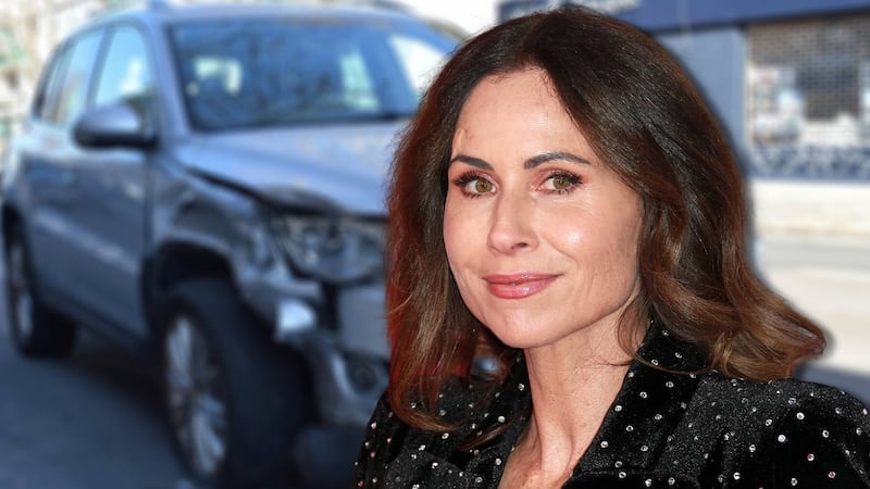 Minnie Driver, actriz de ‘Emily en París’, sufre accidente automovilístico: ‘Salimos arrastrándonos’